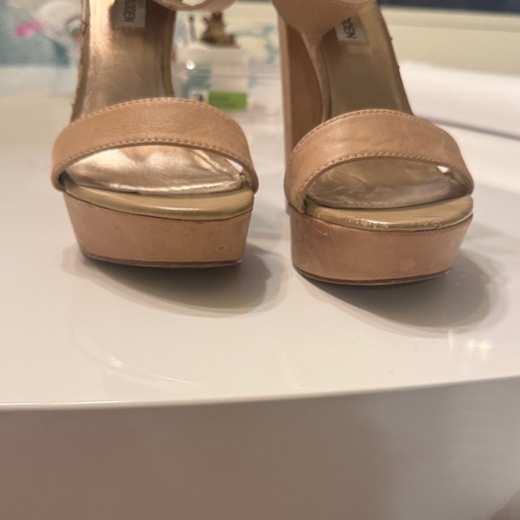 Steve Madden Tan Platform Heels Sandals - Picture 6 of 7